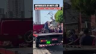 Motociclista aplica golpe em guarda para ter sua moto de volta motorista motociclistas transito [upl. by Rosemarie908]