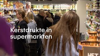 Dit is eigenlijk gekkenwerk enorme kerstdrukte in supermarkten  RTL NIEUWS [upl. by Ydisahc54]