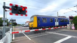 FrintononSea Level Crossing Essex [upl. by Carmon]