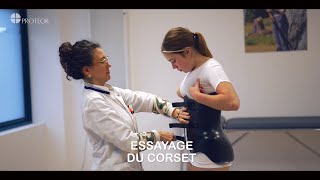 L’essayage du corset de scoliose [upl. by Eelloh]