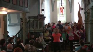 Der Chor quotKlangfarbenquot singt quotEingeladen zum Fest des Glaubensquot [upl. by Safoelc]