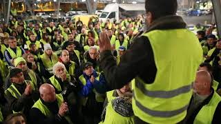 Gilets jaunes  plus de 200 manifestants réunis lundi soir au zénith de Pau [upl. by Lizned]