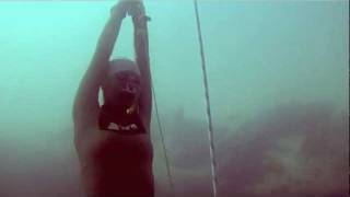 Freediving Tomoka Fukuda 60 cwt in Deans Blue Hole [upl. by Christis]