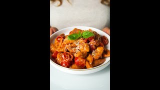 PASTA al POMODORO con SOLO 2 INGREDIENTI🍅 Shorts [upl. by Anec]