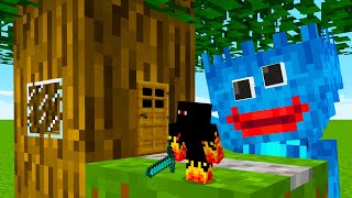 ME ESCONDI DO HUGGY NA CASA DENTRO DA ÁRVORE NO MINECRAFT [upl. by Llen]