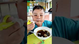 Elzio lihat mama ada marcello lagi makan bakso ⁉️ bakso makan mukbang [upl. by Eedya]