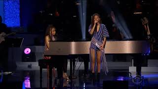 Chloe x Halle  Sisters Are Doin It For Themselves Live [upl. by Byers]