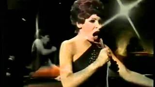 Shirley Bassey in This is my life La vita dal vivo [upl. by Nohtanoj590]