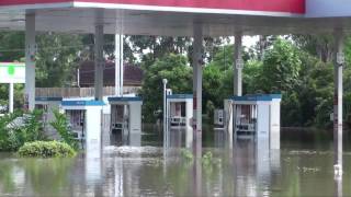 Queensland Floods  Oxley to Jindalee 13 Jan 2011 [upl. by Ardnasxela]