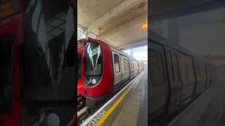 Metropolitan line arriving into Uxbridge station [upl. by Hoang39]