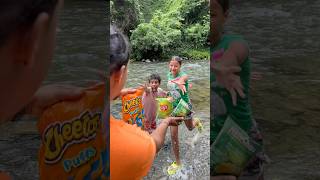 Los niños en el Río de papitas 🏊🏼‍♀️🍟🤣💦 shorts rio papitas comedy [upl. by Tnemelc]