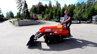 Cormidi 80  minidumper med selvlaster med hydraulisk betjening av vinklingen på skuffen [upl. by Nnaarat]