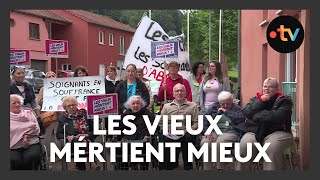 Les vieux méritent mieux le slogan de la manifestation pour réclamer plus de moyens dans les EHPAD [upl. by Bilat]