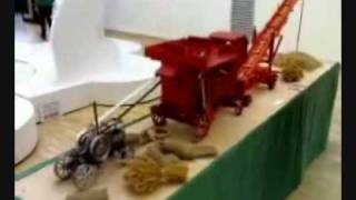 Modellino di Trebbiatrice  Model of Threshing Machine [upl. by Michelle368]