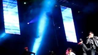 Angel y Khriz  MALTRATAME LIVE Cancun [upl. by Aneled432]