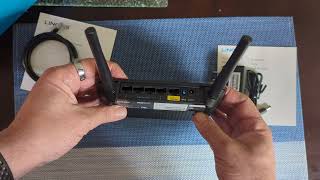 First look at the Linksys E5400 router [upl. by Robina]