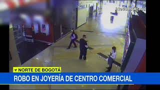 Disfrazados de meseros enfermeros y cliente así robaron joyería en cc Unicentro de Bogotá [upl. by Anyaj]