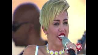 Miley Cyrus llora al cantar Wrecking Ball [upl. by Hessler263]