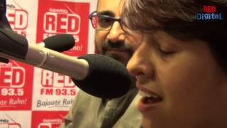 Sunidhi Chauhan unplugged at Red FM Mumbai singing Ghoom Gayi [upl. by Alekram]