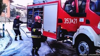 Dojazd straży pożarnej i akcja gaśnicza pożaru w domu [upl. by Pepita]