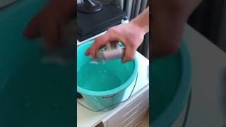 Instructie video magnetische ramenwasser [upl. by Irahcaz73]