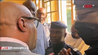 URGENT  La Police dans la mairie de Dakar pour arrêter la conférence de presse de Barthélémy [upl. by Yemerej]