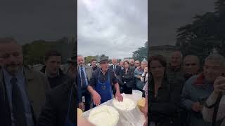 Come viene fatto Il formaggio al Tartufo del Presidente [upl. by Penhall]