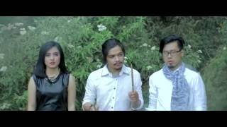 Killing Me Inside  Kau Dan Aku Berbeda Official Music Video [upl. by Ylrrad]