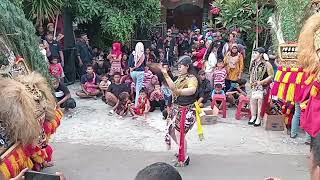 KEREN BANGET ‼️ ATRAKSI PEMBARONG REOG PONOROGO BIKIN MERINDING PENONTON [upl. by Annhoj]