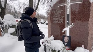 Шикарный памятник установлен на могиле актёра Василия Ланового  Новодевичье кладбище 122023 [upl. by Shiverick]