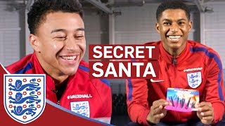 Rashford quotJesse has the Nastiest Toenailsquot  Lingard amp Rashford  Secret Santa [upl. by Cammi]