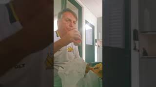 Bolsonaro comendo coxinha e tomando Coca Cola [upl. by Robby]