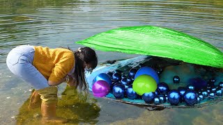 😘The girl found a mutated river clam while searching for treasure with pearls shining like a dream [upl. by Nnylaj]