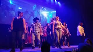 Cowboys fringants  LAmérique pleure chorégraphie des danseurs sur scène La tulipe 4 oct 2019 [upl. by Keating]