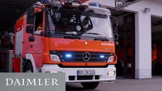 Im Einsatz MercedesBenz Atego bei der Übung der Freiwilligen Feuerwehr [upl. by Sulakcin945]