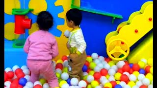 Baby playing babyland quotMadagascarquot cute babies дети играют bolalar Madagascar maydonchasida [upl. by Ylrac356]