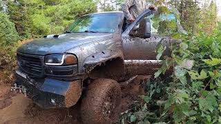 CAMMED 81 VORTEC 2500HD ON 37S IN DEEP MUD DRIFTING AND DONUTS [upl. by Bartholomeus40]