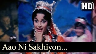 Aao Ni Sakhiyon  Waheeda Rehman  Neel Kamal  Hindi Song [upl. by Marven604]