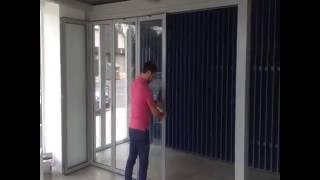 Funcionamiento de puerta plegable de aluminio S35 Abrir y cerrar cerramiento [upl. by Irep]