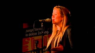 Eva Niedermeier Viertel nach Vier  Poetry Slam Freischnauze 2015 [upl. by Llieno712]