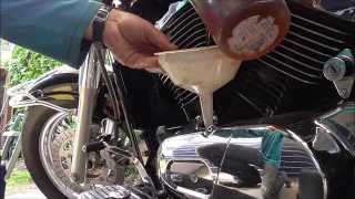 Olie verversen Kawasaki vulcan vn 800 classic  oil change [upl. by Nosreme273]