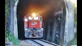 TREM Rumo ALL Saindo do Túnel com Dupla de EMD GT22 E Vagões Vazios Em Roça Nova  Piraquara  PR [upl. by Alya]