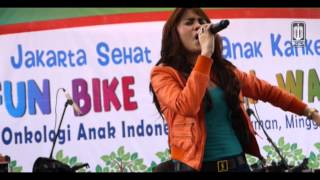 Geisha  Live at Hari Kanker Anak International 2013 [upl. by Ihteerp326]