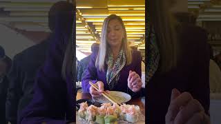 هل ممكن غرز العيدان بالسوشي؟؟ Can we pick up sushi using chopsticks by stabbing it  اتيكيت short [upl. by Rubinstein]