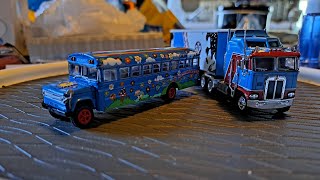 REVIEW VIDEO BREKINA MODELS HO SCALE TRANSPORTER AND DODGE S600 quotHIPPIEquot SCHOOL BUS [upl. by Casanova]