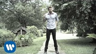 Brett Eldredge  quotOne Mississippiquot Acoustic [upl. by Norabal]