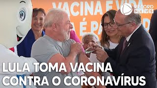 Lula toma vacina bivalente contra o coronavírus [upl. by Atat980]