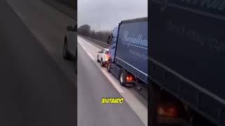 🚗💥 Auto Eroica Ferma Camion dai Freni Guasti 😱 Salvataggio Incredibile sulla Strada perte [upl. by Ranilopa]