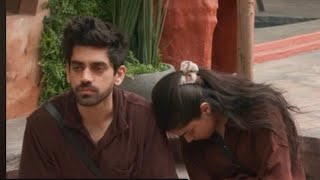 AVINASH MISHRA KE KANDHE PAR SAR RAKH KAR SOTE NAJAR AAYE EISHA SINGHBIGBOSS18LIVEUPDATES [upl. by Desirea]