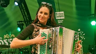 Claudia Hinker spielt Großglocknerblick von Slavko Avsenik auf ihrer Steirischen Harmonika [upl. by Hanoj]